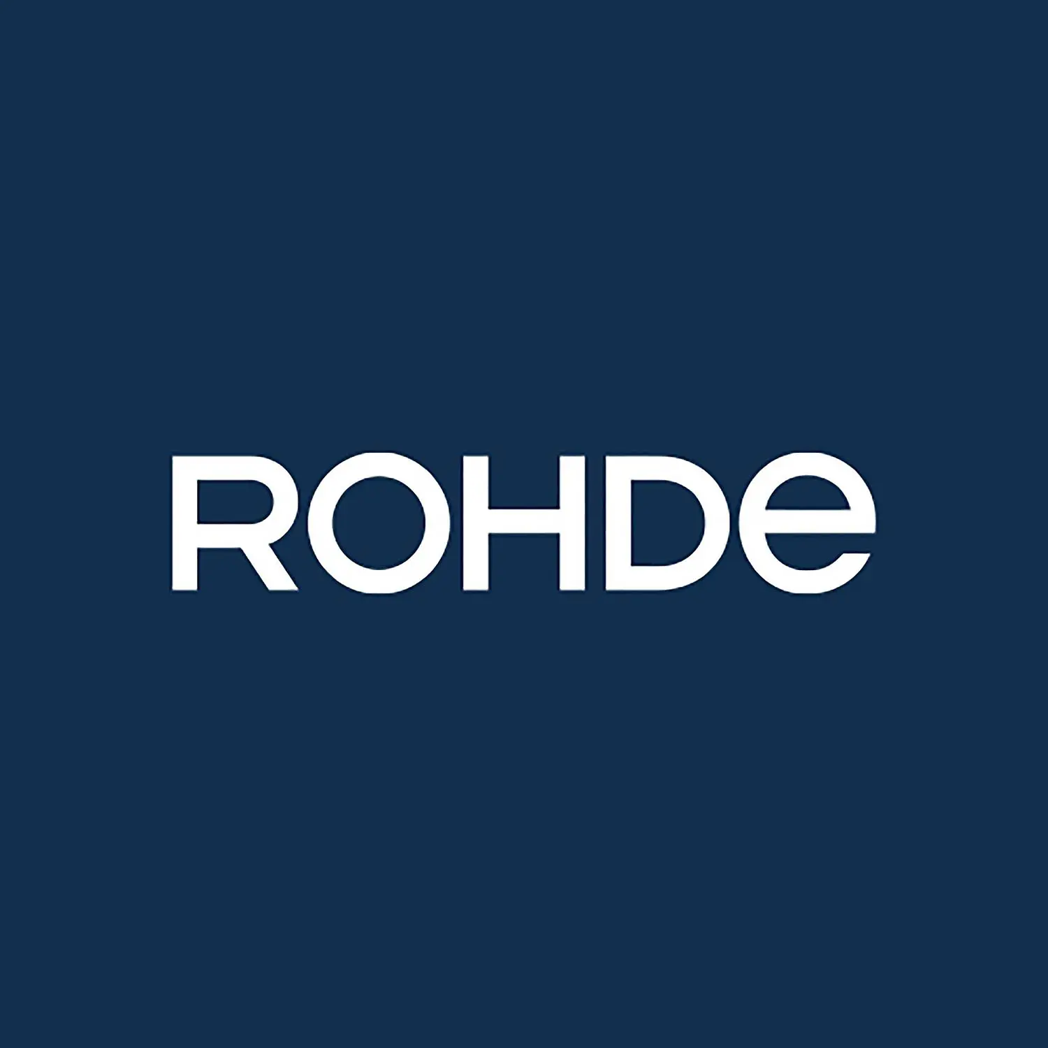 2021
Rebranding und strategische Neuausrichtung. ROHDE konzentriert sich auf die Fertigung und den Vertrieb von Sandalen, Haus- und Komfortschuhen. Mit weitreichenden Modernisierungs- und Digitalisierungsmaßnahmen sollen weitere Kundengruppen und Märkte erschlossen werden.
Eine weiterer Meilenstein in diesem Jahr, war die Eröffnung des eigenen Rohde-Onlineshops.